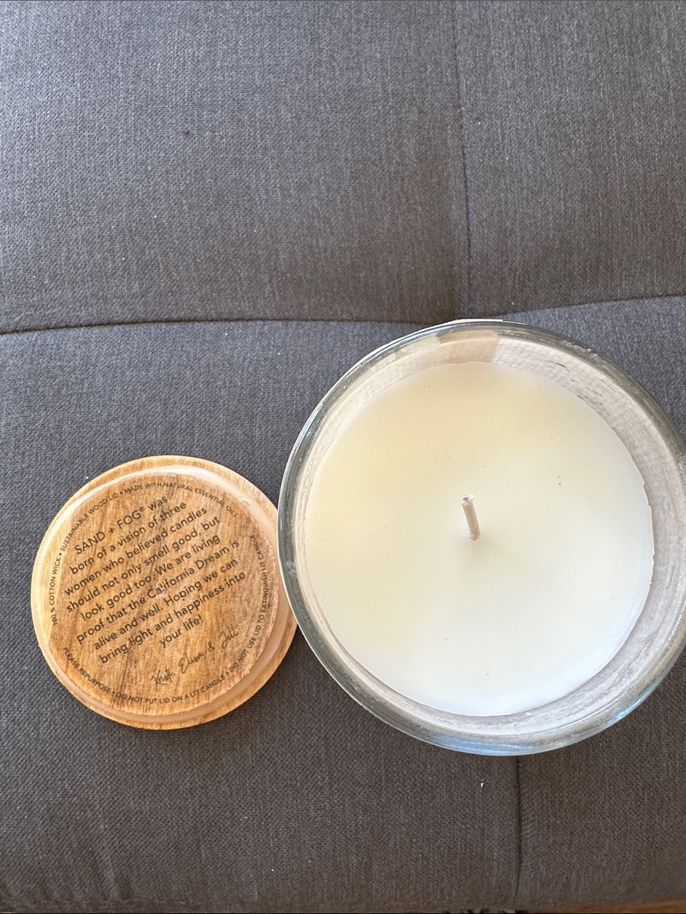 Sand & Fog Vanilla Musk 10 Oz Candle - Picture 2 of 3